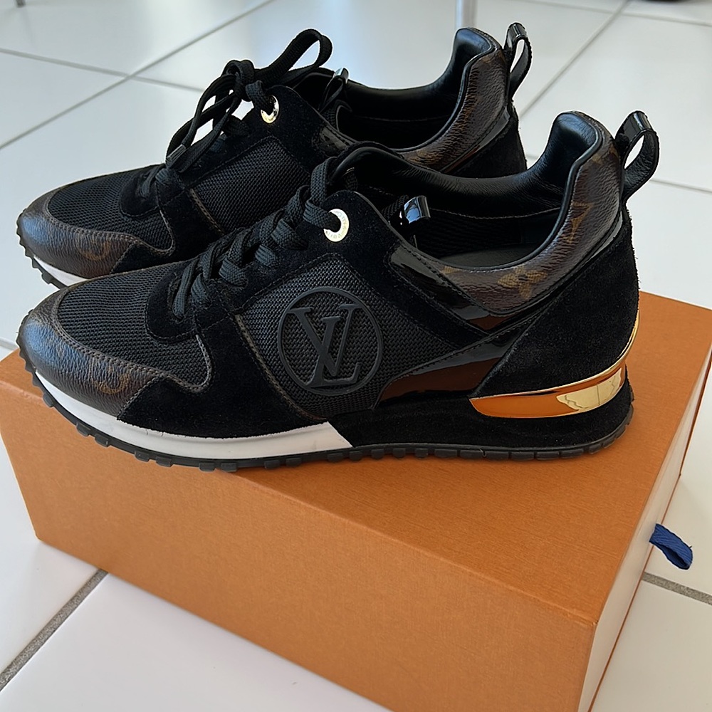 Louis Vuitton RUN AWAY SNEAKER size 39 and 8 USA
